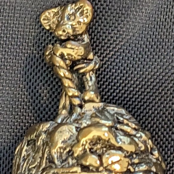 Artisan Handcrafted VTG Daniel Riccio 1984 Bronze Bears Bell. Calling collectors - Picture 13 of 16